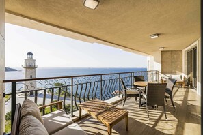 Suite Royal, vista al mar | Balcón