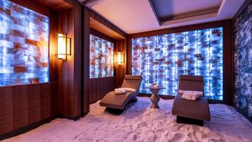 Minibar, in-room safe, laptop workspace, blackout curtains