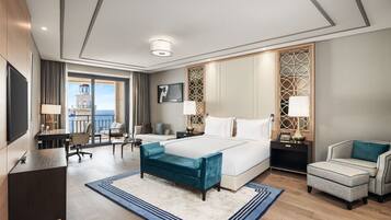 Minibar, in-room safe, laptop workspace, blackout curtains