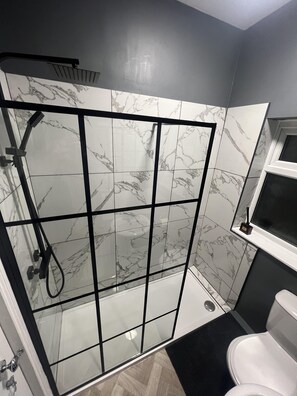 House | Bathroom | Shower, towels