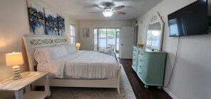 2 bedrooms, iron/ironing board, internet, bed sheets