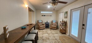 Interior - Charming 2 Bedroom, 2 bathroom home located near beaches in Seminole Florida! (Seminole)