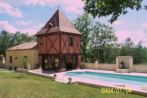 Indoor pool, outdoor pool - Gîte Située Dans Triangle Touristique Perigord Noir vue Château de Milandes (Castelnaud la Chapelle)