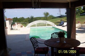 Indoor pool, outdoor pool - Gîte Située Dans Triangle Touristique Perigord Noir vue Château de Milandes (Castelnaud la Chapelle)