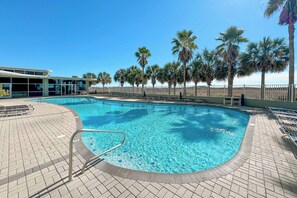 Een binnenzwembad, een verwarmd zwembad