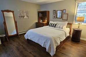 3 bedrooms, desk, iron/ironing board, free WiFi