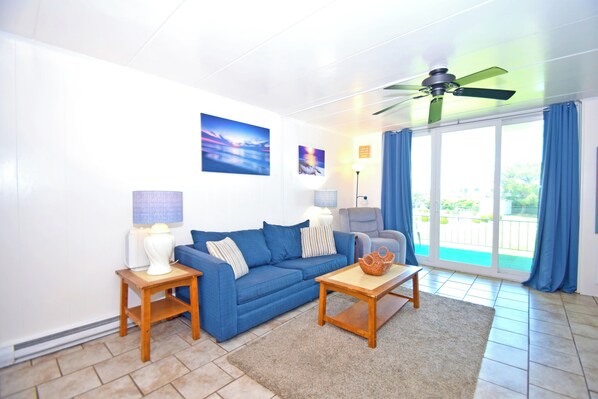 Een televisie en een dvd-speler