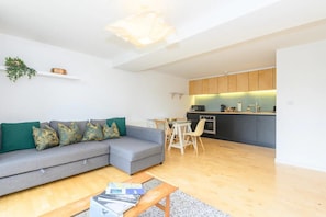 Apartment | Living area - Leeds - Sleeps 4 - Free Parking (Leeds)