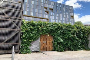 Apartment | Exterior - Leeds - Sleeps 4 - Free Parking (Leeds)