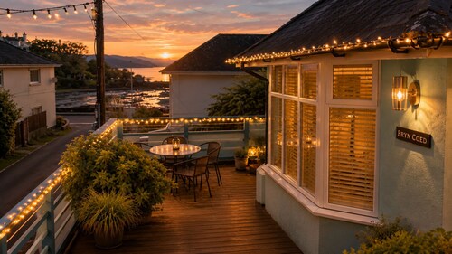 Perfect Beach House by the Sea🐚 Views. Fab Decking. Pet Friendly. Boutique 🤍