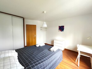 3 dormitorios, escritorio, wifi gratis y ropa de cama