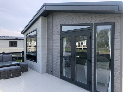 7 Guests - 3 Bedrooms - Pool - Balcony - Parking