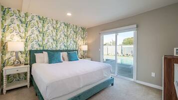 5 bedrooms, desk, iron/ironing board, travel crib