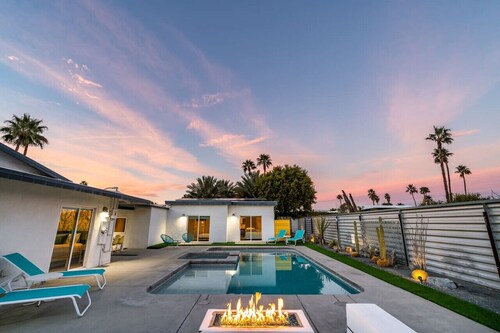 Villa Mosaic | Vibrant Palm Springs Retreat