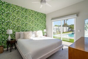 5 bedrooms, desk, iron/ironing board, travel cot - Villa Mosaic | Vibrant Palm Springs Retreat (Palm Springs)