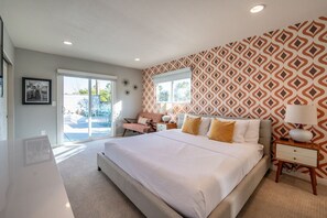 5 bedrooms, desk, iron/ironing board, travel cot