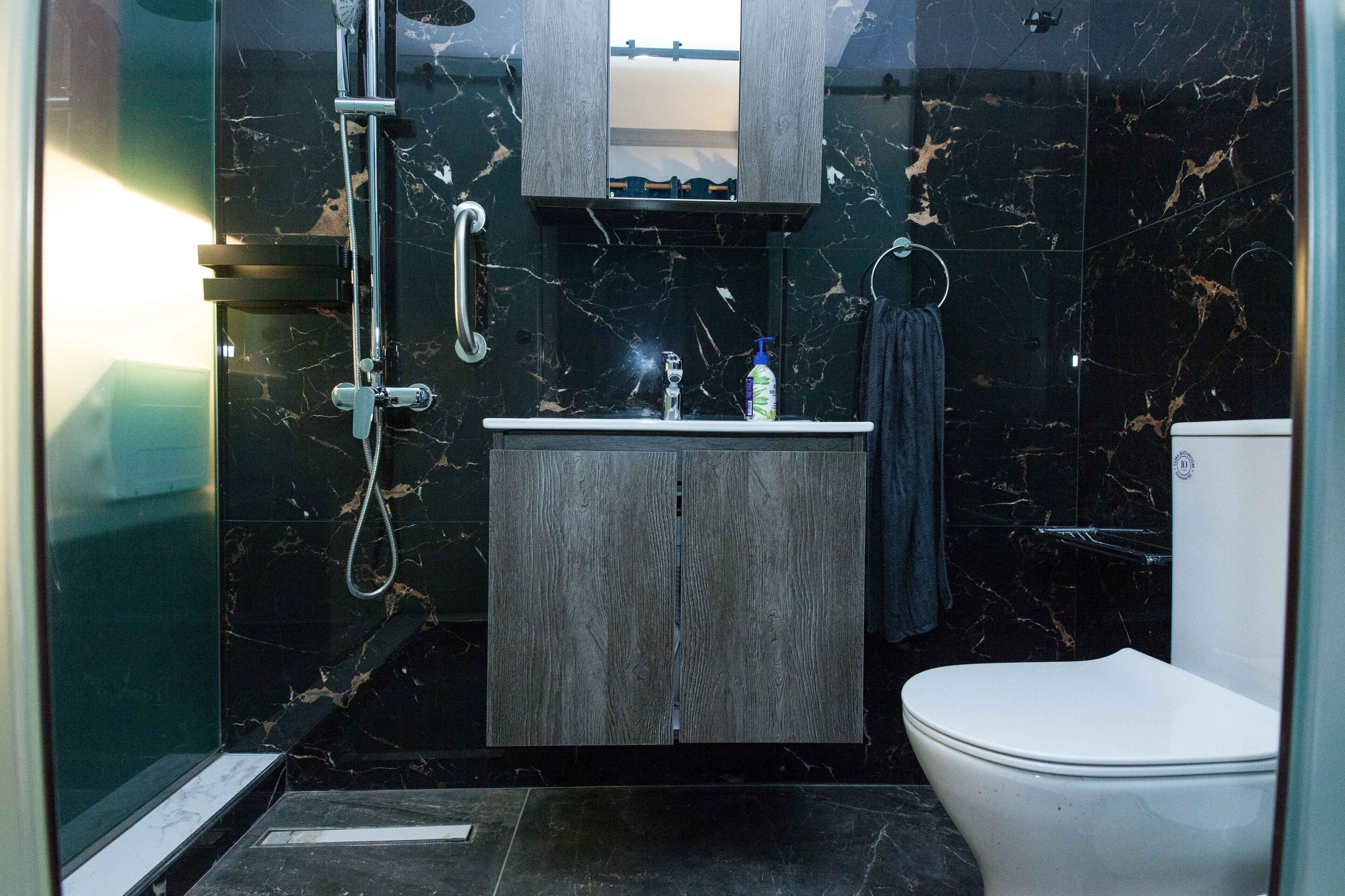 Studio | Bathroom