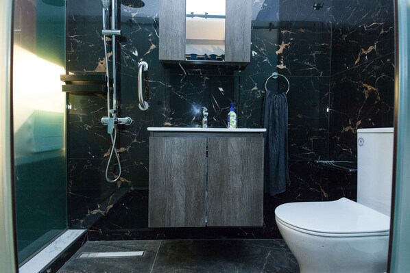Studio | Bathroom
