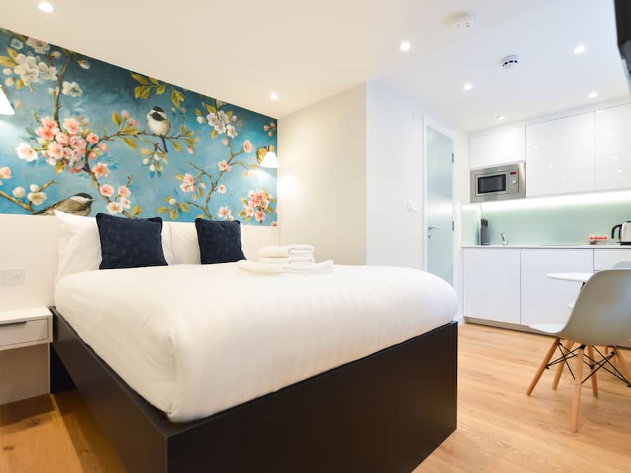 Front Lower Ground Floor Standard Studio | Hypo-allergenic bedding, iron/ironing board, free WiFi