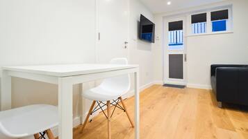 Lower Ground Floor One Bedroom | Private kitchen | Mini-fridge, microwave, stovetop, espresso maker