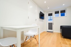 Lower Ground Floor One Bedroom | Private kitchen | Mini-fridge, microwave, stovetop, espresso maker - Sale Place Serviced Apartments by Concept Apartments (London)