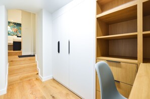Front Lower Ground Floor Standard Studio | Área de sala de estar | Televisión de pantalla plana y piso con calefacción 