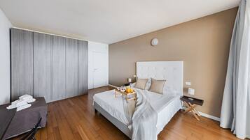 BĂŒgeleisen/BĂŒgelbrett, kostenloses WLAN, BettwĂ€sche