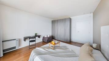 BĂŒgeleisen/BĂŒgelbrett, kostenloses WLAN, BettwĂ€sche