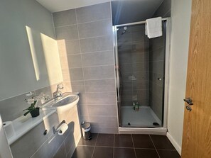 Two Bedroom Duplex Apartment | Bathroom - Adelphi Wharf Apartments by Beehosting (Salford)