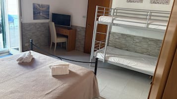 1 camera, una scrivania, ferro/asse da stiro, Wi-Fi gratuito