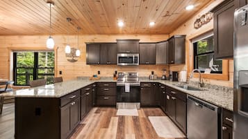 Stuga - 2 sovrum | Eget kök | Kylskåp, ugn, kaffe- och tebryggare och brödrost