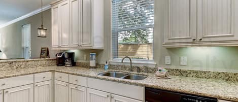 Condo, 3 Bedrooms | Private kitchen | Fridge, oven, coffee/tea maker, toaster