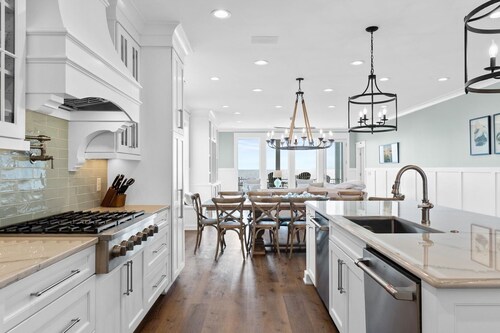 Fish-n-chips By The Sea 6 Bedroom Home by RedAwning