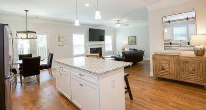 Great Location! 4 Bed / 4.5 Bath House in Pinehurst!