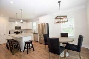 Fridge, microwave, oven, stovetop - Great Location! 4 Bed / 4.5 Bath House in Pinehurst! (Pinehurst)
