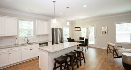Great Location! 4 Bed / 4.5 Bath House in Pinehurst!