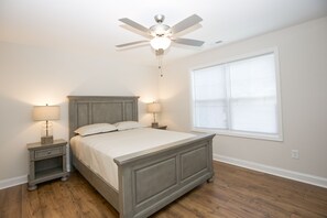 4 habitaciones, escritorio, tabla de planchar con plancha y wifi 