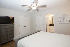 4 bedrooms, desk, iron/ironing board, WiFi