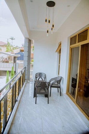 Comfort House | Terrace/patio - Villa Belgium (Kigali)