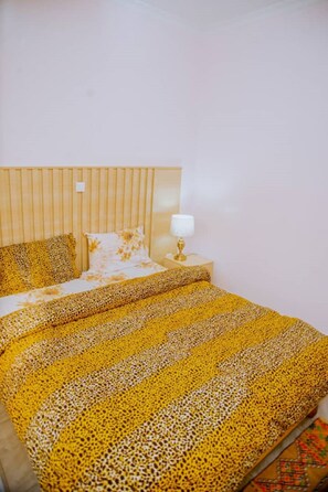 Comfort House | 6 bedrooms, desk, soundproofing, iron/ironing board - Villa Belgium (Kigali)