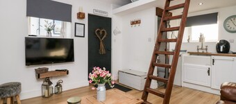 High Wreah Bolt Hole