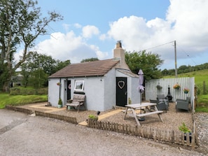 Outdoor dining - High Wreah Bolt Hole (Whitehaven)
