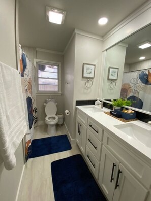 Towels, soap, shampoo - Peaceful Pines

 (Lubbock)