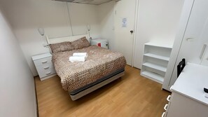 1 bedroom, desk, free WiFi, bed sheets