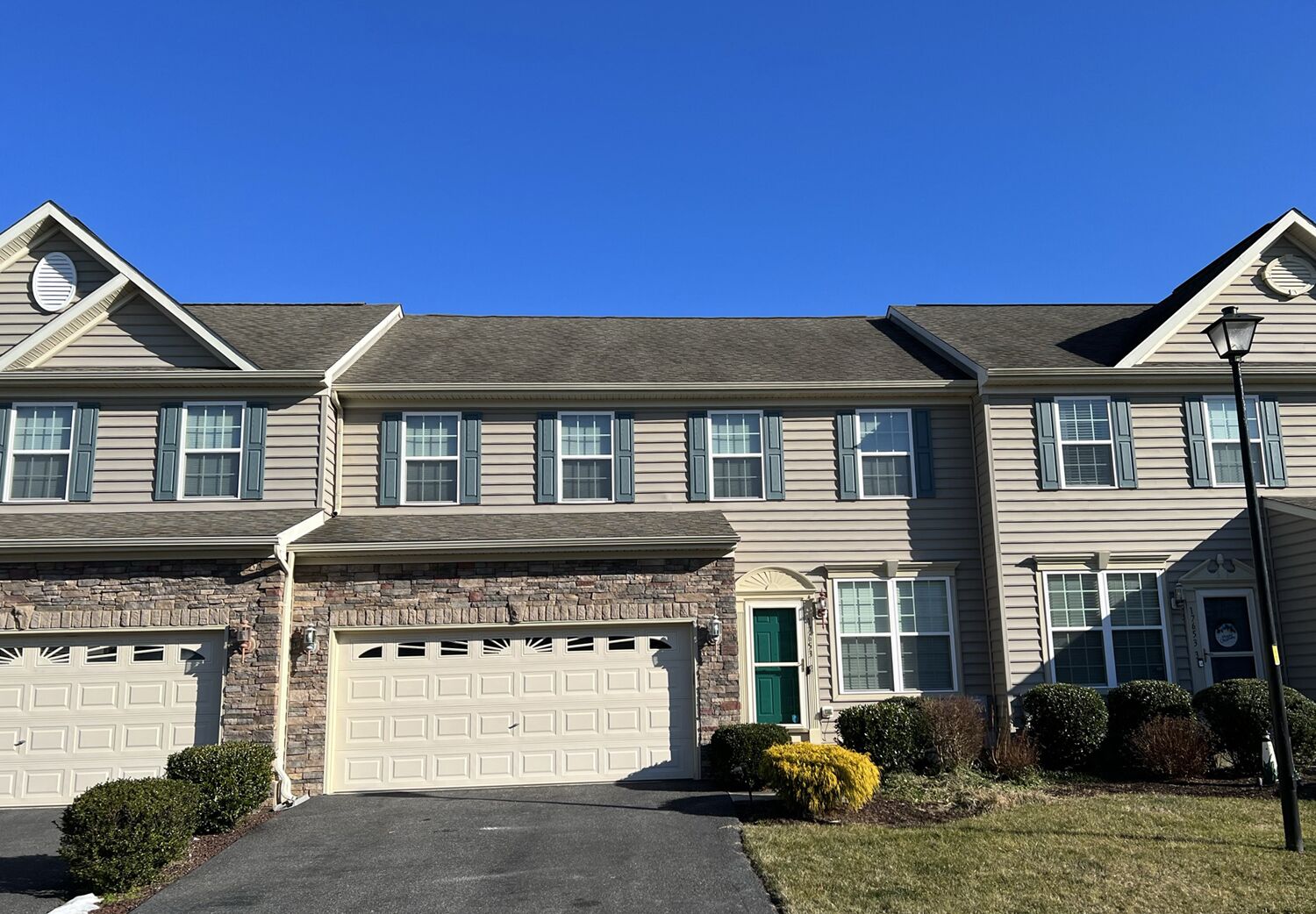 Spacious Townhouse just off of Route 1, Easy Access to Lewes And Rehoboth Beaches
