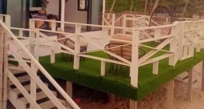 UpExpo Beach Bungalow