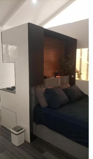 1 bedroom, bed sheets