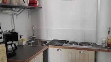 Cookware/dishes/utensils