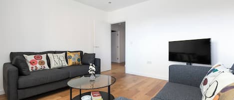 Apartment, 3 Bedrooms | Living area