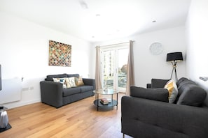 Appartement, 3 chambres | Aire de séjour